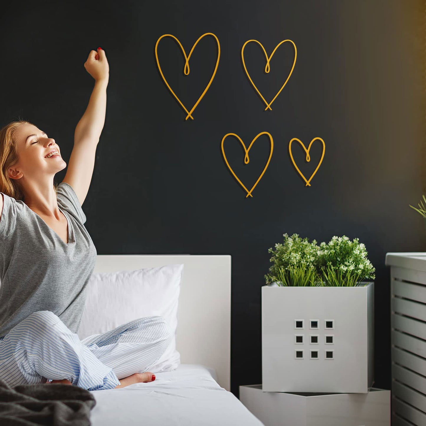 4 Pieces Metal Heart Wall Art Décor, Love Heart Wall Decoration Sign Metal Wall Ornaments for Valentine's Day Bedroom Living Room Decoration (Black) - DigiVirt