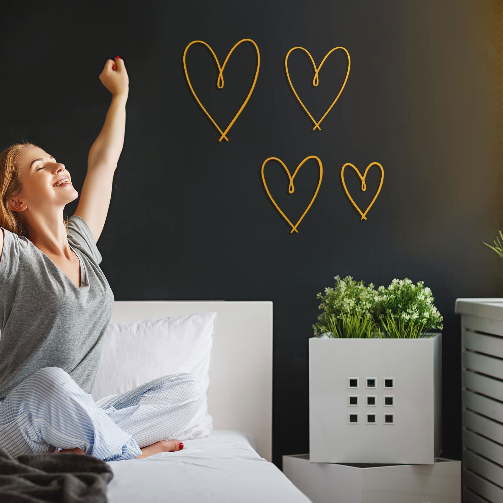 4 Pieces Metal Heart Wall Art Décor, Love Heart Wall Decoration Sign Metal Wall Ornaments for Valentine's Day Bedroom Living Room Decoration (Black) - DigiVirt