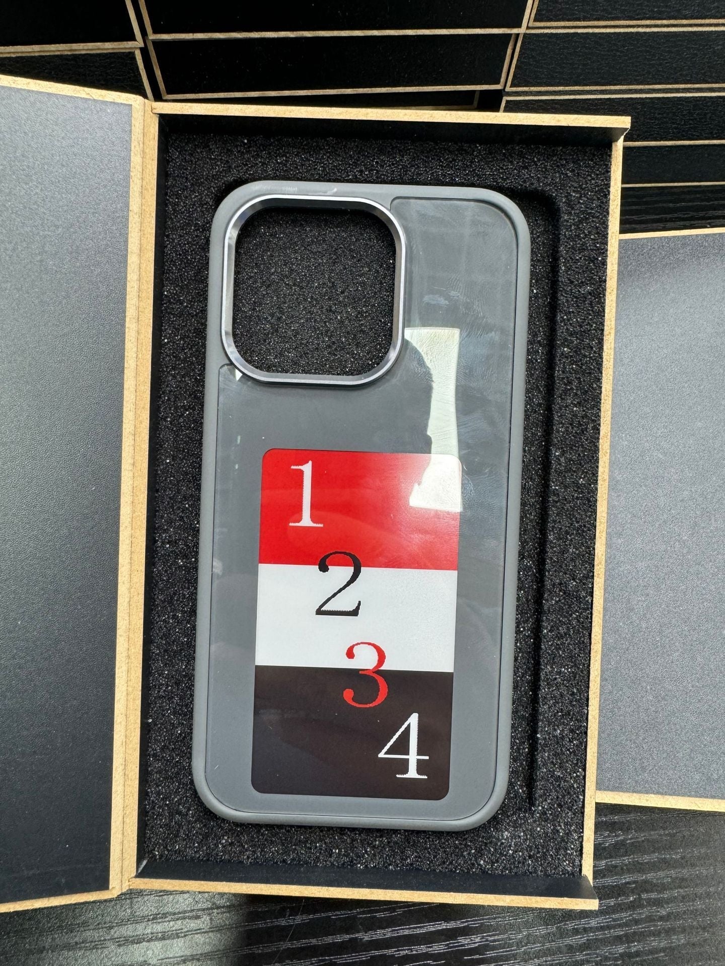 E-ink Screen Phone Case Unlimited Screen Projection Personalized Phone Cover Battery Free New Designer Luxury Phone Case - DigiVirt